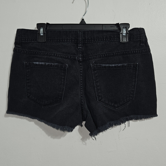 Free People Black Sharkbite denim shorts. Size W 28 - Picture 2 of 6